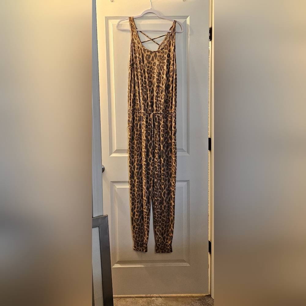Chic Leopard Print Sleeveless Jumpsuit